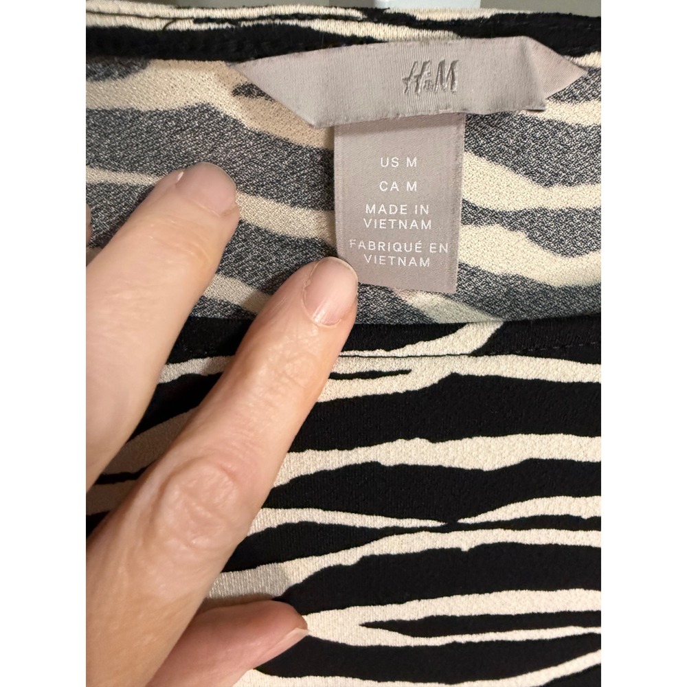 H&M Zebra Print Blouse Black White Animal Print ‎ M Mob Wife Y2K Office Core - Picture 3 of 5